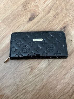 Black zipper wallet